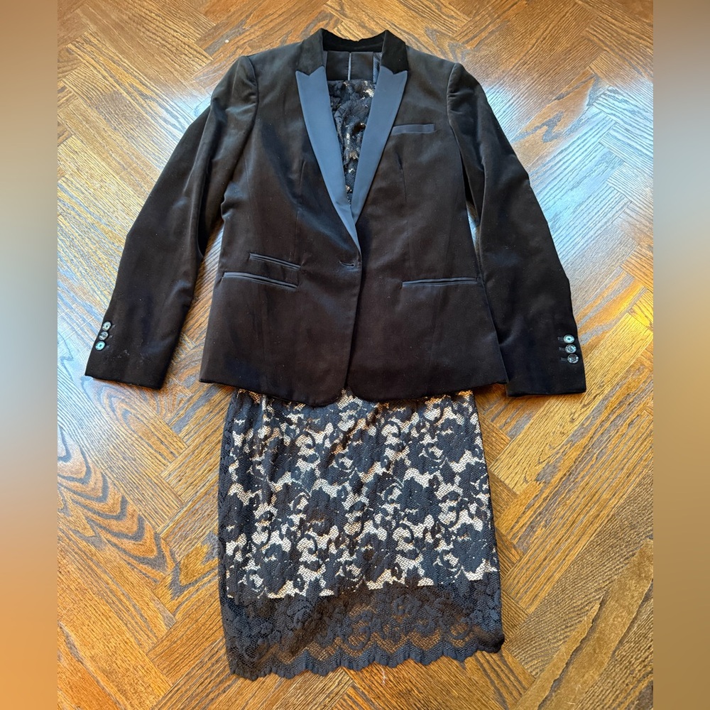 EUC Elegant Massimo Dutti black
Velvet blazer